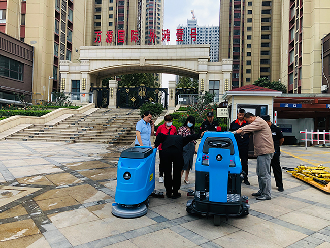  鼎潔盛世洗地機(jī)助力小區(qū)停車場(chǎng)，零差評(píng)57